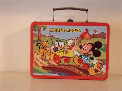 who appeared on the first licensed character metal lunch box|history of the lunch box.